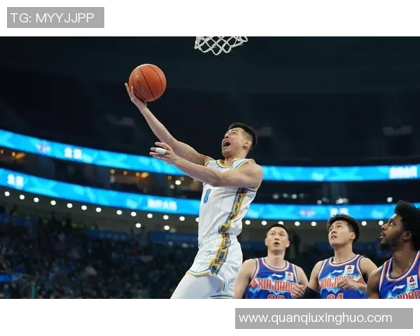 方硕在篮球赛场上的崛起与挑战：从青年才俊到职业球员的成长之路